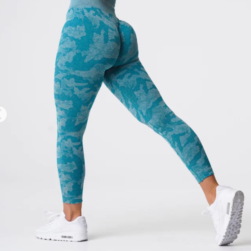 Like new NVGTN teal camo leggings